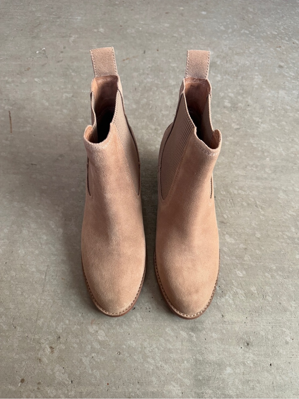 UGG Women’s 8.5 Faye Suede Chelsea Boots